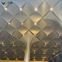 Panneaux de plafond en aluminium 3D décoratifs, forme pyramidale, couleur champagne doré brossé, tuiles de plafond en métal PVDF pour hall d'hôtel, centre commercial, atrium