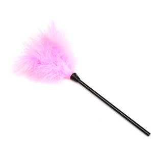 Varita Erótica de Plumas en Rojo, Negro, Rosa y Morado, Juguete de Coqueteo para Adultos, Juego Íntimo para Parejas - Product Image 3
