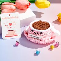 Jouet en peluche tasse à café rose en crochet motif dessin animé, fait main en fil de laine, avec carte de message, cadeau décoratif pour amis et famille, thème café