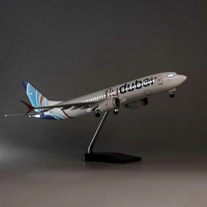 Modèle d'avion en résine Boeing 737 MAX <span class=keywords><strong>8</strong></span> Flydubai à l'échelle 1/85, 47 cm, avec LED et trains d'atterrissage, objet de collection - Product Image 1