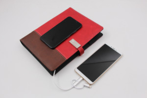 Libreta Inteligente de Cuero con Tapa Dura y Banco de Energía de 8000mAh con Memoria USB de 8GB y Cierre Magnético para Regalo Promocional, Entrega Rápida - Product Image 2