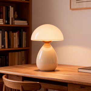 Lampe de table moderne en bois jaune en forme de champignon avec contrôle tactile, LED blanc chaud à intensité variable, alimentée par piles, veilleuse pour chambre à coucher - Product Image 6
