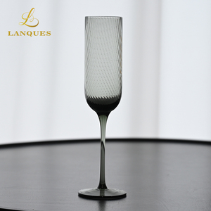 Flûtes à <span class=keywords><strong>champagne</strong></span> ondulées <span class=keywords><strong>de</strong></span> design européen Lanques, verres à vin pour la maison, les mariages et les événements <span class=keywords><strong>de</strong></span> restauration - Product Image 1