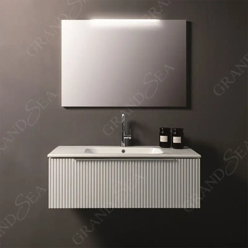 Armário de banheiro em PVC com espelho LED de alumínio, preço de fábrica, novo design, armário de banheiro em PVC com bacia de cerâmica