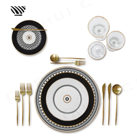 Ensemble d'assiettes en céramique noir-blanc-or d'inspiration Art déco Motifs géométriques pour une décoration de table de mariage élégante Attrayant