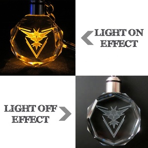 Portachiavi LED Pokémon con Logo delle 3 Squadre Valor Mystic Instinct in Cristallo - Product Image 4