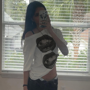 เสื้อยืดผู้หญิงสไตล์ Y2K สตรีทแวร์ ลายริมฝีปาก ไหล่เดียว ทรงหลวม ฮิปฮอป ลำลอง เสื้อซัมเมอร์ ขายส่ง - Product Image 3