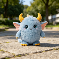 Vente en gros de jouets en peluche personnalisés, monstres à cornes bleues, mignons et moelleux, inspirés des créatures fantastiques, très demandés