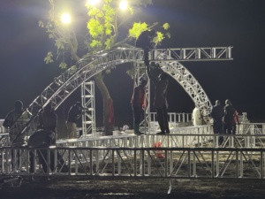 Sistema de exhibición de truss curvo de aleación de aluminio con espiga para iluminación de escenarios en eventos al aire libre - Product Image 4