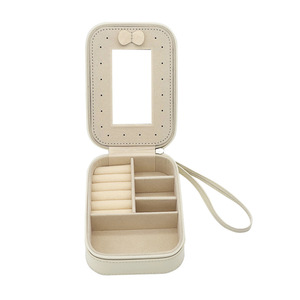 Nuevos modelos de fábrica lanzados: Caja de joyería de cuero con estampado lindo, caja de joyería portátil de mano, caja de joyería portátil de viaje. - Product Image 1