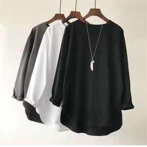 T-Shirt con orlo curvo in cotone tinta unita da <span class=keywords><strong>donna</strong></span> maglietta oversize a maniche lunghe in bianco comoda T-Shirt <span class=keywords><strong>morbida</strong></span> e traspirante - Product Image 3