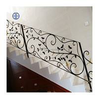 Balustrade de soudure personnalisée en usine, rampes modernes en fer forgé pour l'intérieur des escaliers