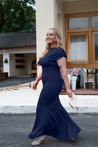 Nouvelle Arrivée Robes Longues Élégantes à Épaule Unique, Froncées, Taille Haute, Moulantes et Dos Nu en Gros pour <span class=keywords><strong>Femme</strong></span> - Product Image 4