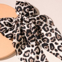 Pince à cheveux double couche en satin imprimé léopard faite à la main avec nœud et ruban long pour femme Daou – Vente en gros en carton