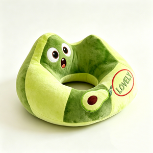 Peluche avocat bicolore personnalisée vert clair et foncé, design patchwork color block, grands yeux de dessin animé brodés en forme de surprise. - Product Image 3
