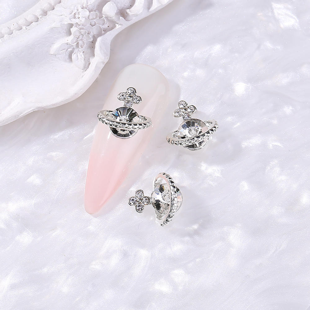 สีขาวเงิน