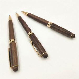 Bolígrafo de Madera de Nogal Personalizado con Logotipo Grabado - Bolígrafo de Regalo Promocional Corporativo Premium - Product Image 4