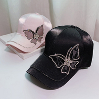 En gros Personnalisé Cristal Diamant Noeud Papillon Accessoires Satin Casquette De Baseball Femmes En Plein Air Pare-Soleil Crème Solaire Casquette De Baseball
