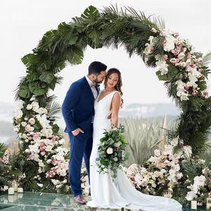 Arco de Boda Romántico con Decoración de Globos, Arco Redondo con Fondo Floral Dorado, Arco Circular de Metal - Product Image 1