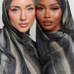 Vente en gros de tissu modal léger motif floral aquarelle écharpe et hijab taille personnalisée imprimée populaire en Malaisie - Product Image 1