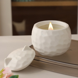 Lilin Aroma Bentuk Kucing Geometris Kreatif, Lilin Kedelai Buatan Tangan, Bebas Asap, Aroma Tahan Lama, Blackberry Violet Segar, untuk Kamar Tidur dan Ruang Tamu - Product Image 3