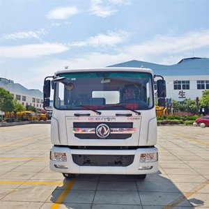 Camión Cisterna de Agua Dongfeng 4X2 de 12m³ a Precio Competitivo para Limpieza de Carreteras, Jardinería y Control de Polvo - Product Image 2
