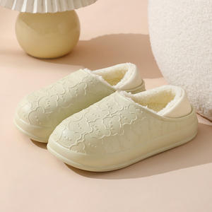 Pantuflas de gamuza suave de alta gama, aptas para uso en interiores y exteriores, pantuflas de invierno para mujer, cómodas y afelpadas, con función antideslizante. - Product Image 3