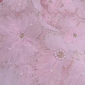 爆発的な人気！秘密版3Dマルチカラーリボン刺繍レース生地 女の子用 通気性のある不織布 ウェディングドレス用 - Product Image 1