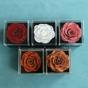 Boîte cadeau transparente artisanale de <span class=keywords><strong>petite</strong></span> taille pour présenter des bijoux, des bagues avec des fleurs éternelles conservées pour la décoration de la maison - Product Image 5