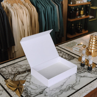 Boîte cadeau magnétique en carton rigide blanc de luxe personnalisée, imprimée UV, avec dorure à chaud, en forme de livre, emballage en matériaux recyclés