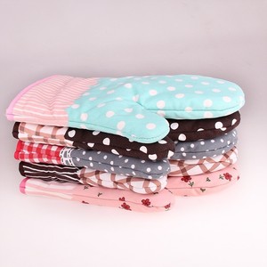 Gants de cuisine en tissu épais à motif personnalisé, résistants à la chaleur, pour la cuisson quotidienne, la grillade et les fonctions <span class=keywords><strong>micro</strong></span>-ondes - Product Image 3