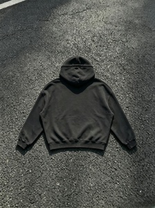 Sudadera con capucha y cremallera para hombre, negra, de tejido de punto, corte regular, con bolsillos. - Product Image 3