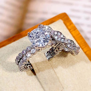 Set di Gioielli da Sposa Q147, Anello di Fidanzamento in Oro Bianco con Diamante Taglio Brillante Rotondo, Gioielleria Fine da Donna - Product Image 4