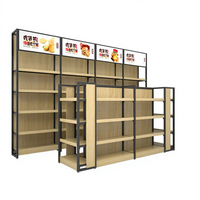 Étagères gondoles métalliques à grain de bois personnalisées en usine, présentoirs de supermarché double face pour les magasins de snacks et les dépanneuses