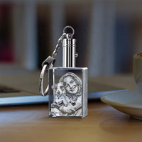 Vente en gros de porte-clés en cristal K9 personnalisés avec gravure laser, impression 3D, lumière LED, souvenirs photo de famille, cadeaux en verre avec lumière LED