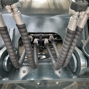 Excavadora Hidráulica Usada HYUNDAI 300LC-9S de 30 Toneladas con Motor y Bomba Cummins para Minería y Construcción - Product Image 6