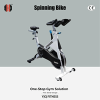 Vélo de spinning d'intérieur avec réglage avant-arrière du siège, guidon ergonomique, système de pédales, roulettes de mobilité, usage commercial, magnétique