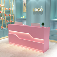 Bureau d'accueil minimaliste moderne pour les magasins de vêtements, les salons de manucure, les salons de coiffure, les magasins et les salons de beauté