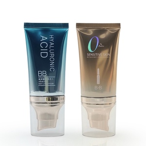 Tube en plastique et aluminium vide personnalisé de 50 ml avec pompe, capuchon doré électroplaqué pour soins de la peau - Tube d'emballage pour crème pour les mains à presser - Product Image 1