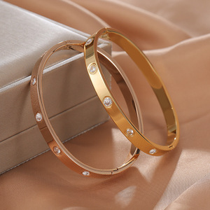 <span class=keywords><strong>Bracciale</strong></span> <span class=keywords><strong>Rigido</strong></span> Resoul Anti-Tarnish in <span class=keywords><strong>Oro</strong></span> 18k da Donna, Bracciali e Braccialetti alla Moda in <span class=keywords><strong>Oro</strong></span> <span class=keywords><strong>Rosa</strong></span>, Design di Lusso, <span class=keywords><strong>Bracciale</strong></span> Femminile - Product Image 1