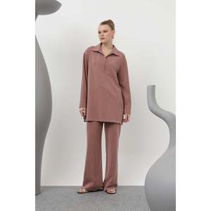 LOREEN Ensemble pantalon et veste pour femme avec col à boutons roses et détails de poches - Tenue deux pièces confortable et élégante pour tous les jours - Product Image 1