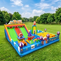 Château gonflable géant d'extérieur économique et écologique blanc pour mariage avec toboggan et garantie de 3 ans pour usage commercial