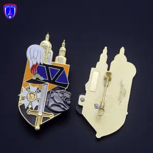 Frankreich Pucelle 3D Emaille Pin On Pin Lieferant Gold Hartem ail Scharnier Pin Guangzhou Kombination von 3D Lion Badge