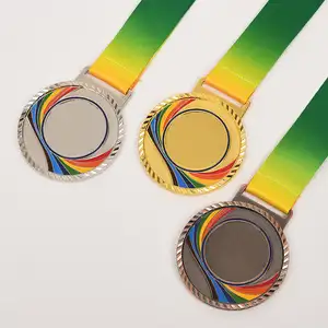 Art gratuit alliage de zinc 3D métal coupe du monde prix or ruban football football médailles et trophées sport course médaille personnalisation