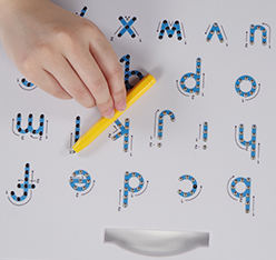 Pizarra Magnética de Doble Cara con Bolas de Acero, Pizarra Magnética para Niños con Letras Mayúsculas y Minúsculas - Product Image 4