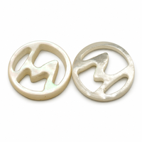 Boutons en nacre personnalisés en gros, boutons irréguliers en forme de lettre K à la mode pour chemises et robes, boutons en nacre naturelle