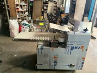 Machine extrudeuse automatique industrielle pour la production de grandes feuilles de pâte pour boulangerie