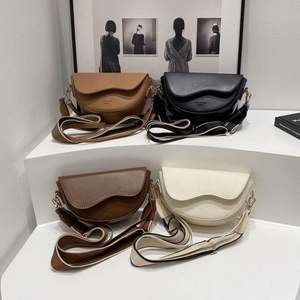 Sacs à bandoulière de luxe en cuir PU avec fermeture éclair, 6 pouces, 4 couleurs, modèle I-0575, à sangle unique, style mode - Product Image 1