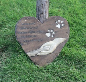 Pierre commémorative pour animaux de compagnie en forme de cœur avec empreinte de patte et <span class=keywords><strong>poème</strong></span>, plaque de <span class=keywords><strong>jardin</strong></span> pour la perte et la mémoire, décoration en résine gravée pour la tombe d'un animal de compagnie - Product Image 3