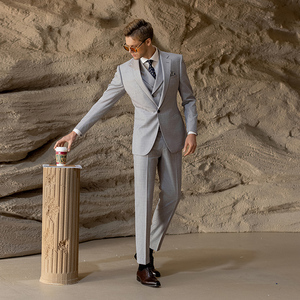 Costume pour homme en laine gris clair de haute qualité, coupe ajustée pour affaires, mariage, robe de luxe, printemps et automne, style marié - Product Image 1